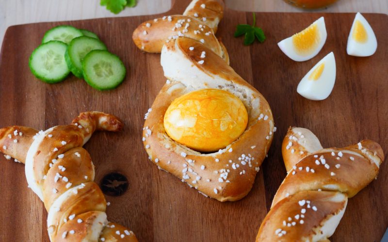 Laugenhasen und ein Karottenaufstrich