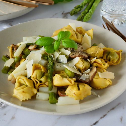 Tortellini mit Spargel in Zitronenbutter