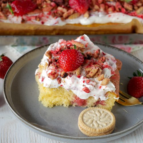 Erdbber Poke Cake
